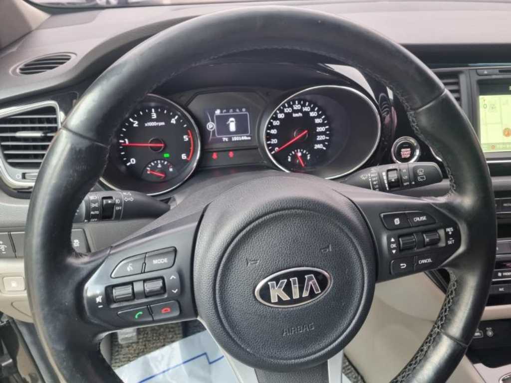 KIA Carnival - Vista 10