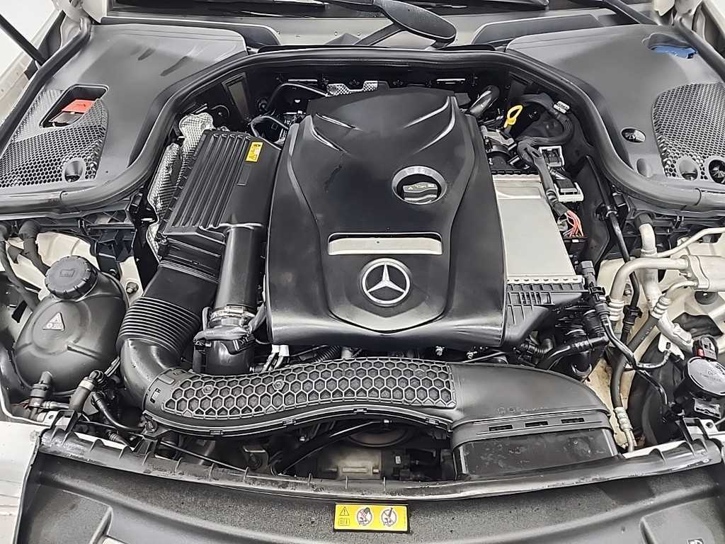 Mercedes Benz E class - Vista 5