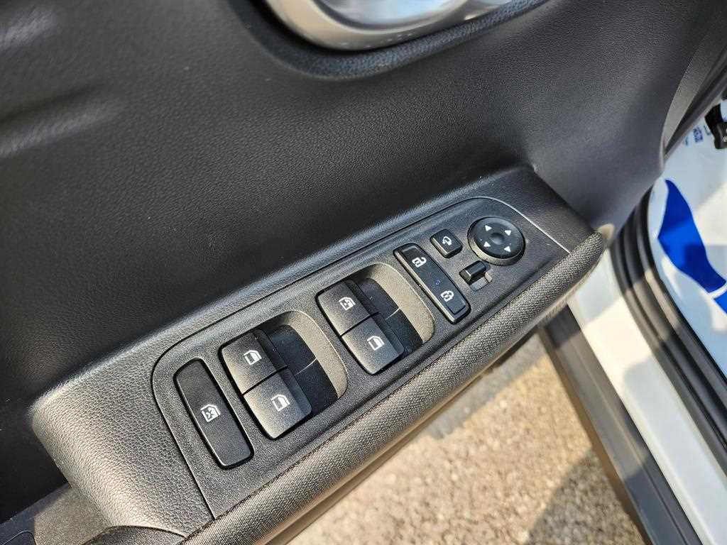 HYUNDAI Casper - Vista 10