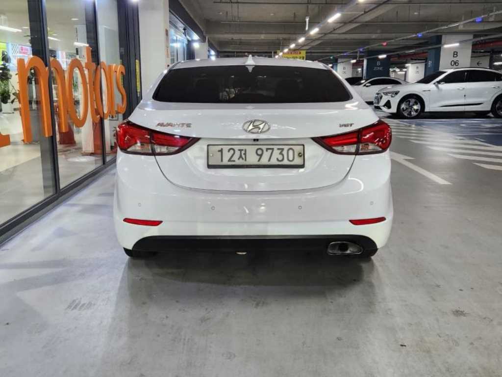 HYUNDAI Avante - Vista 5