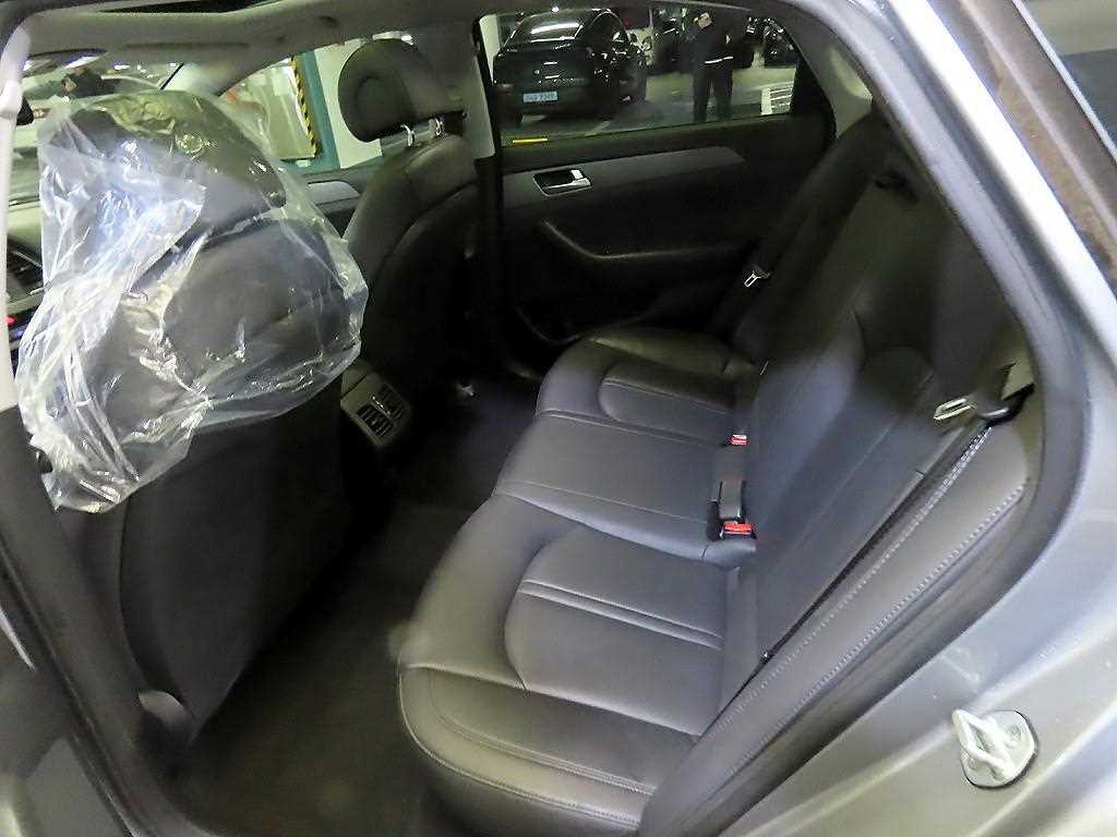 HYUNDAI Sonata - Vista 6