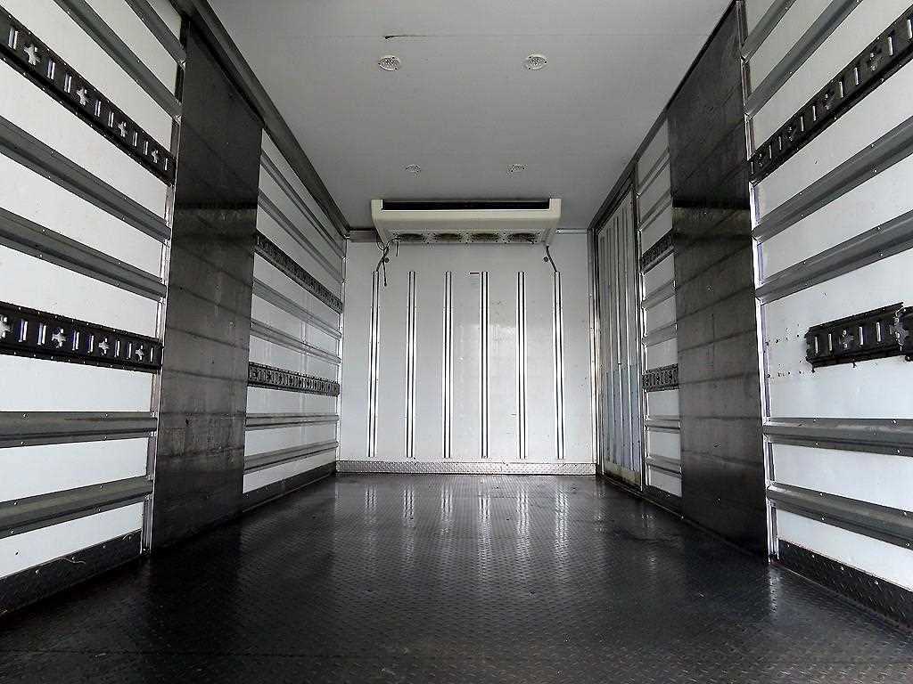 medium and large cargo truck - Vista 4