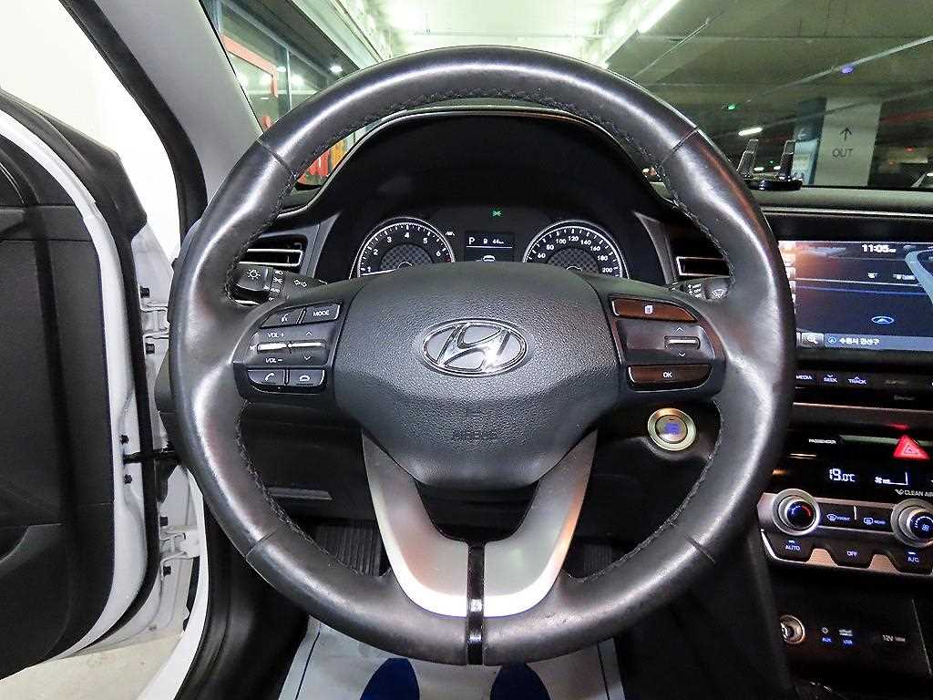 HYUNDAI Avante - Vista 8