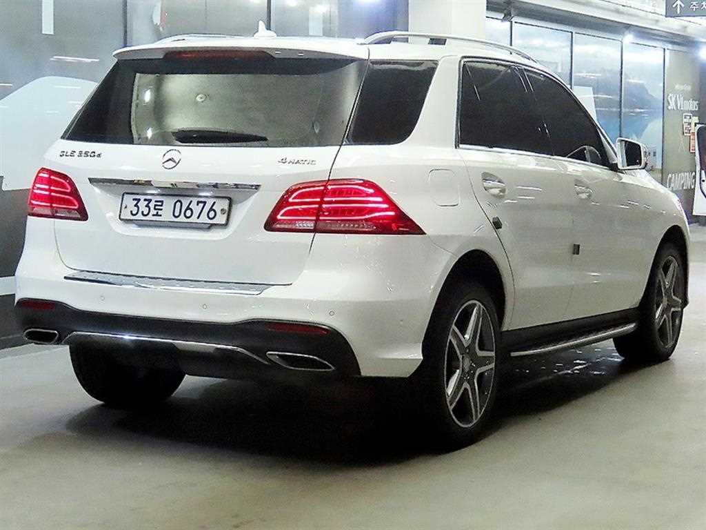 Mercedes Benz GLE Class - Vista 4