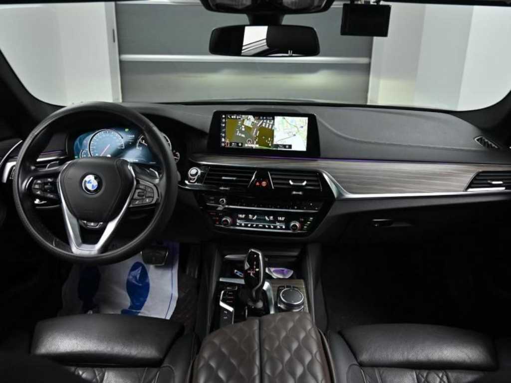 BMW 5 Series - Vista 5
