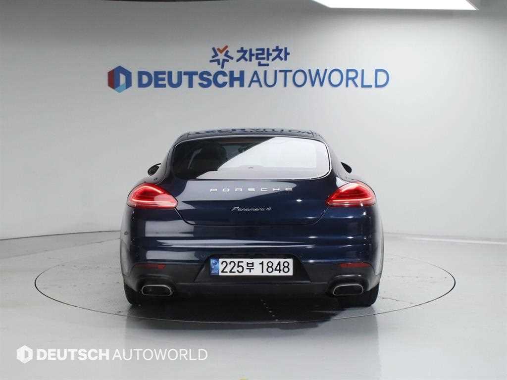 Porsche Panamera - Vista 4