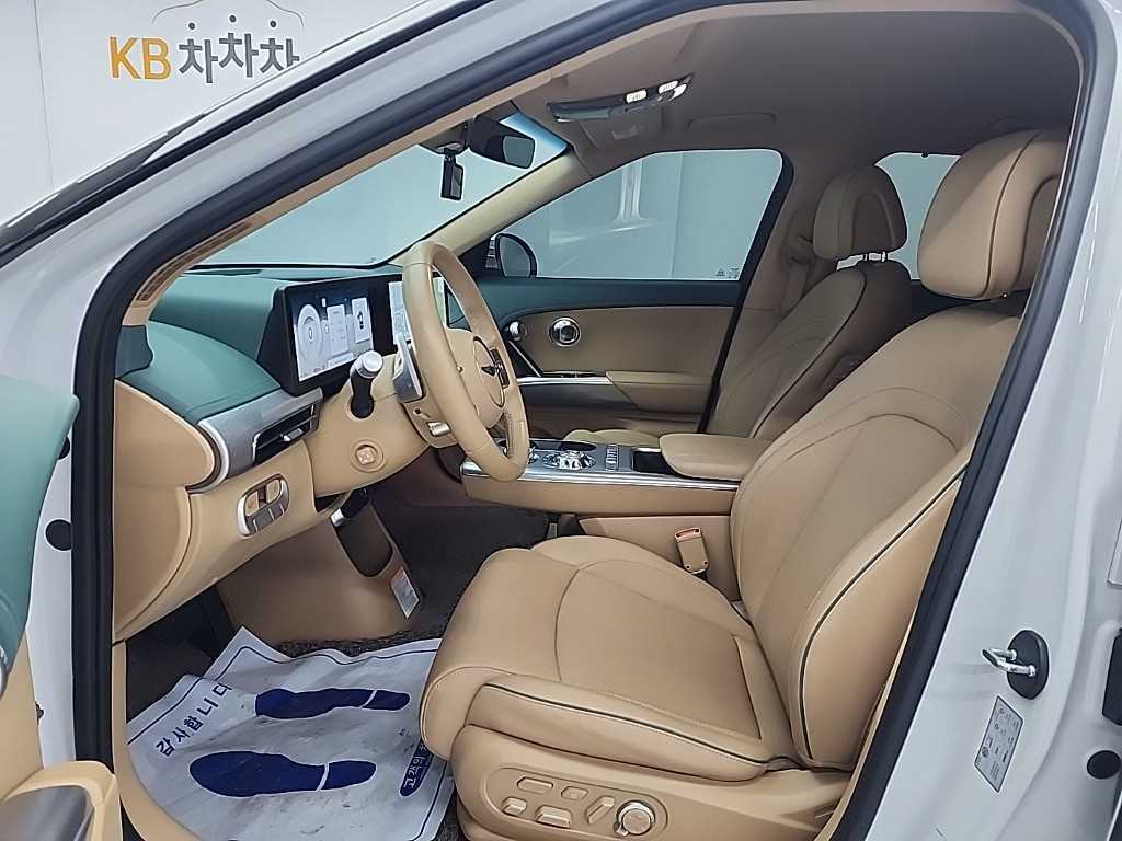 Genesis GV60 - Vista 11