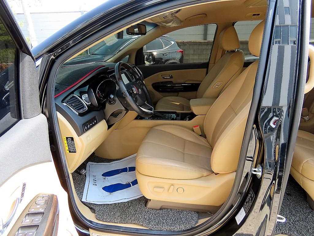 KIA Carnival - Vista 5