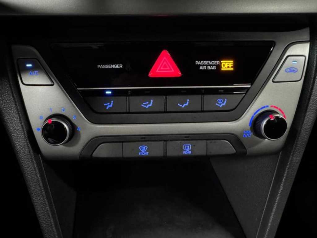 HYUNDAI Avante - Vista 10