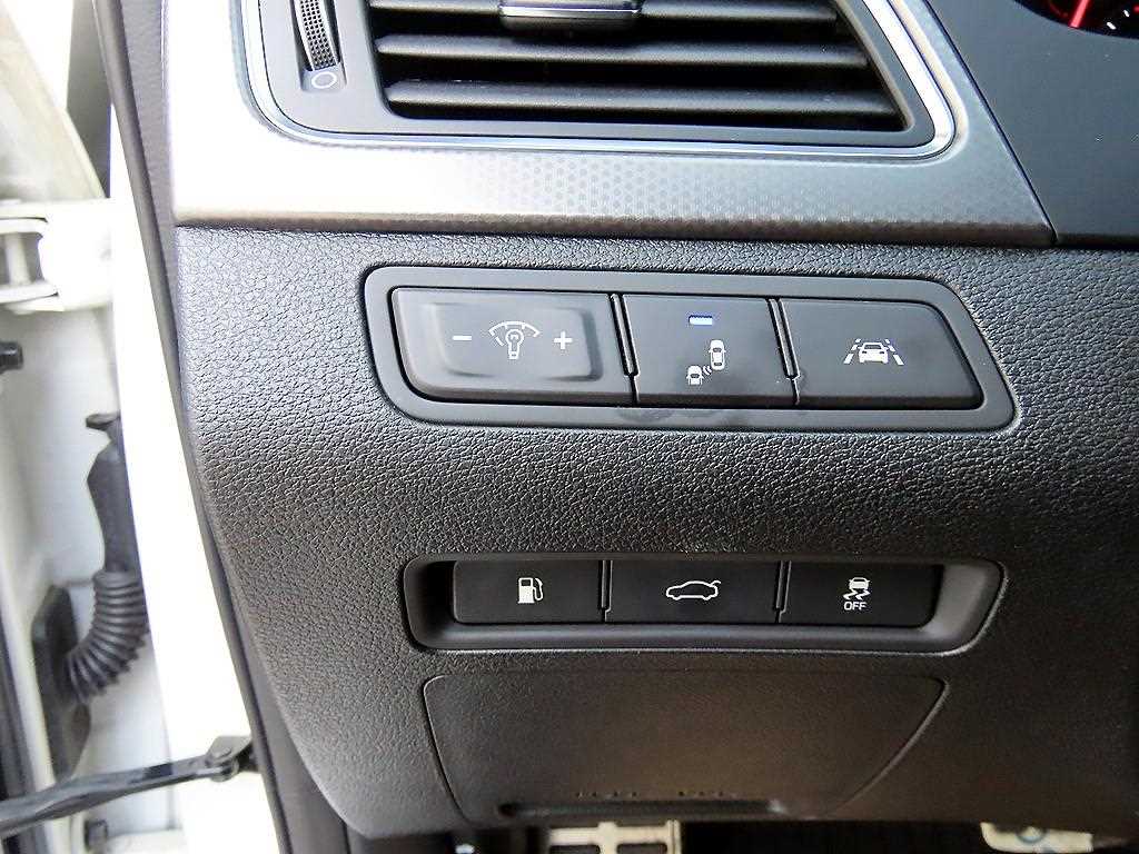 HYUNDAI Sonata - Vista 12