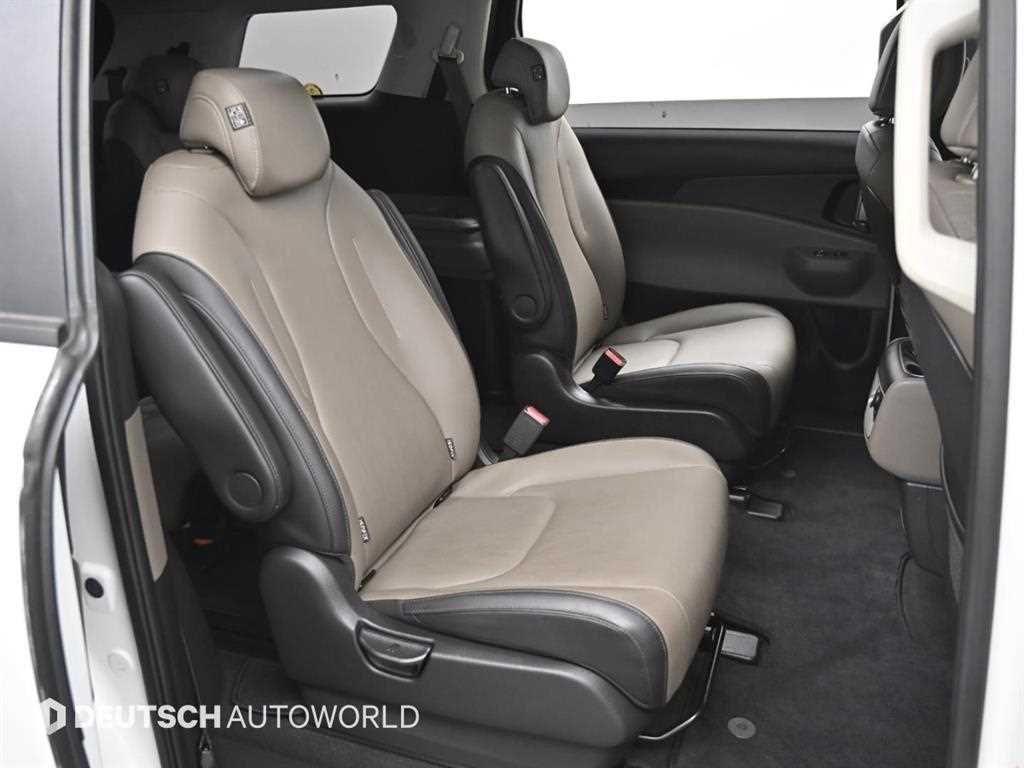 KIA Carnival - Vista 12