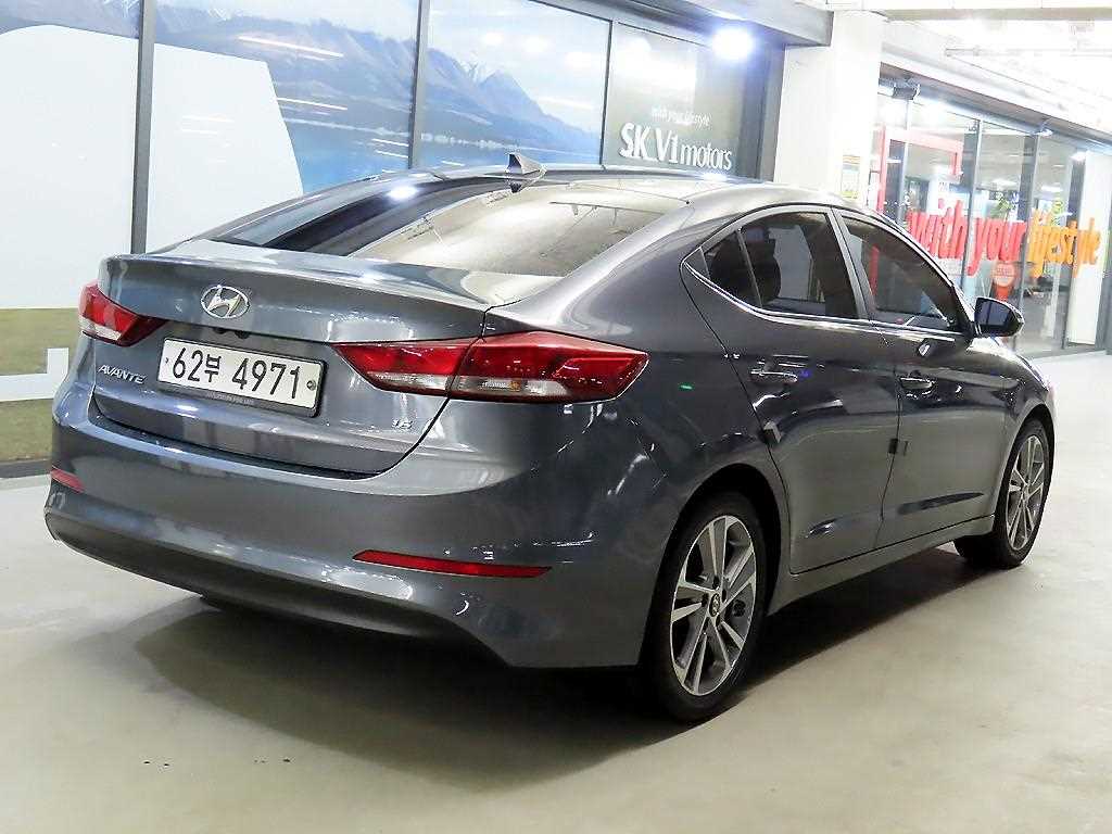 HYUNDAI Avante - Vista 4