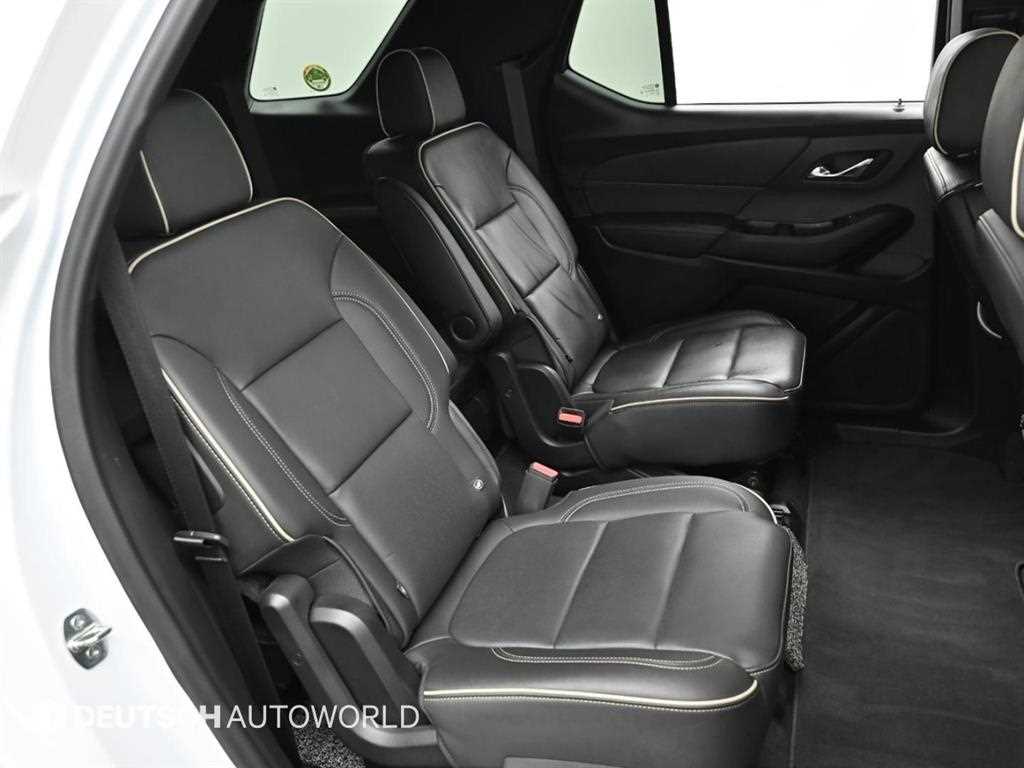 Chevrolet Travers - Vista 12