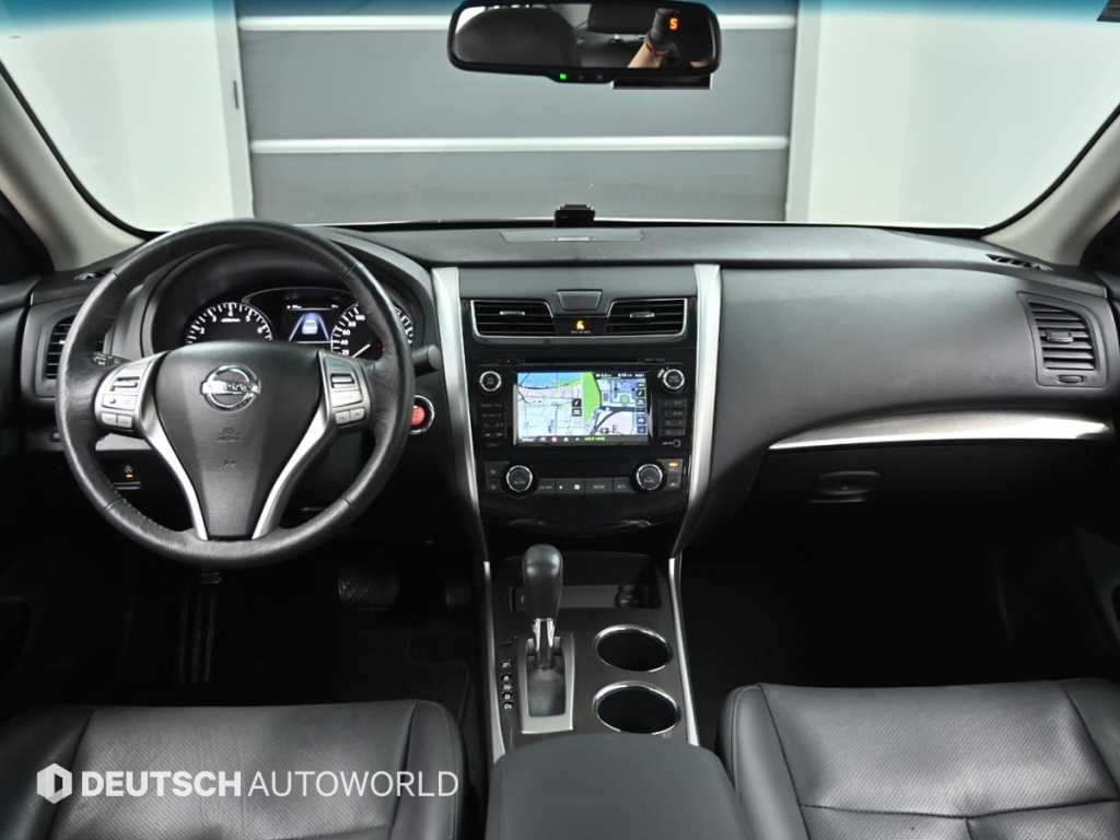 Nissan Altima - Vista 7