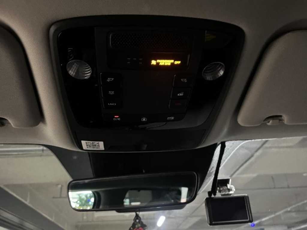 KIA Carnival - Vista 11