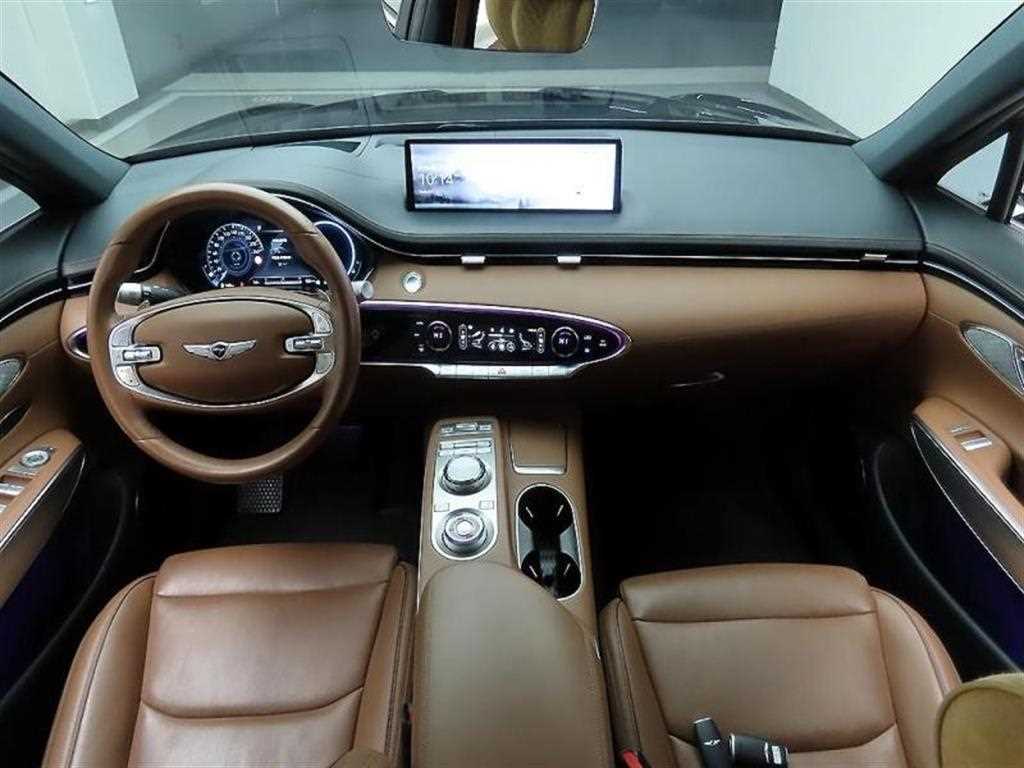 Genesis GV70 - Vista 8