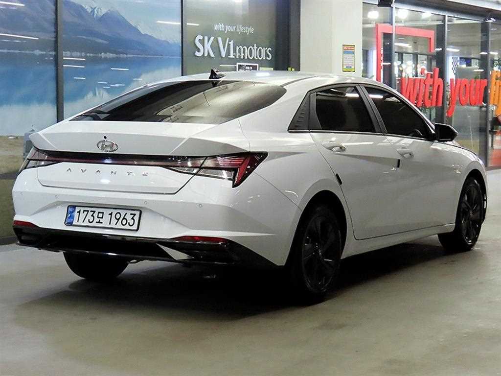 HYUNDAI Avante - Vista 4