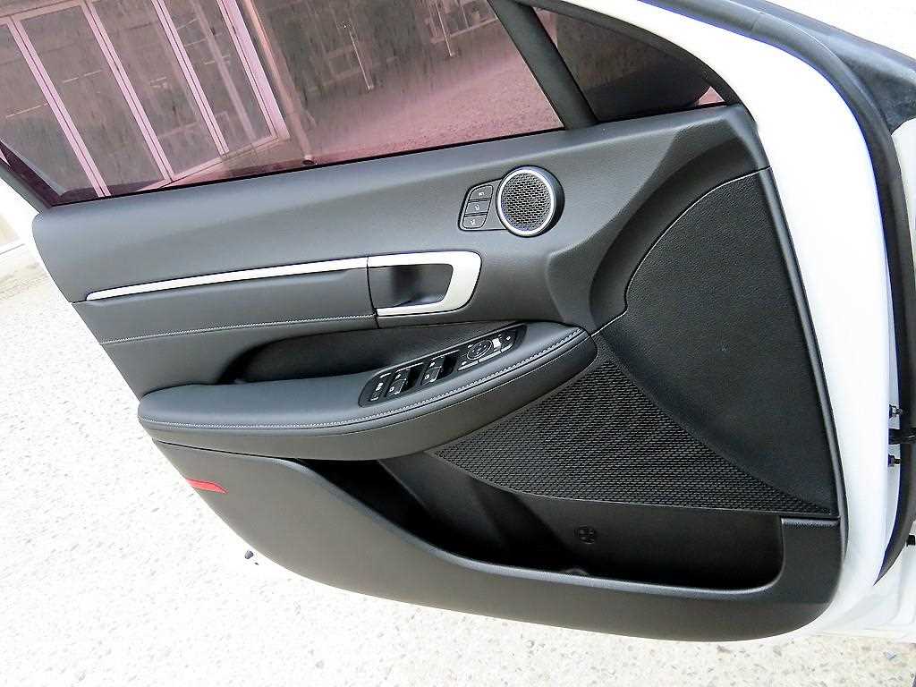 HYUNDAI Sonata - Vista 11