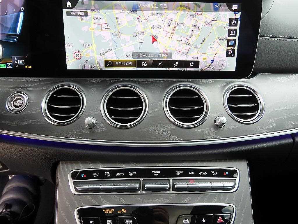 Mercedes Benz E class - Vista 12