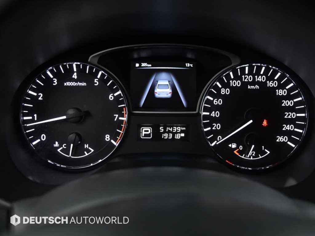 Nissan Altima - Vista 8