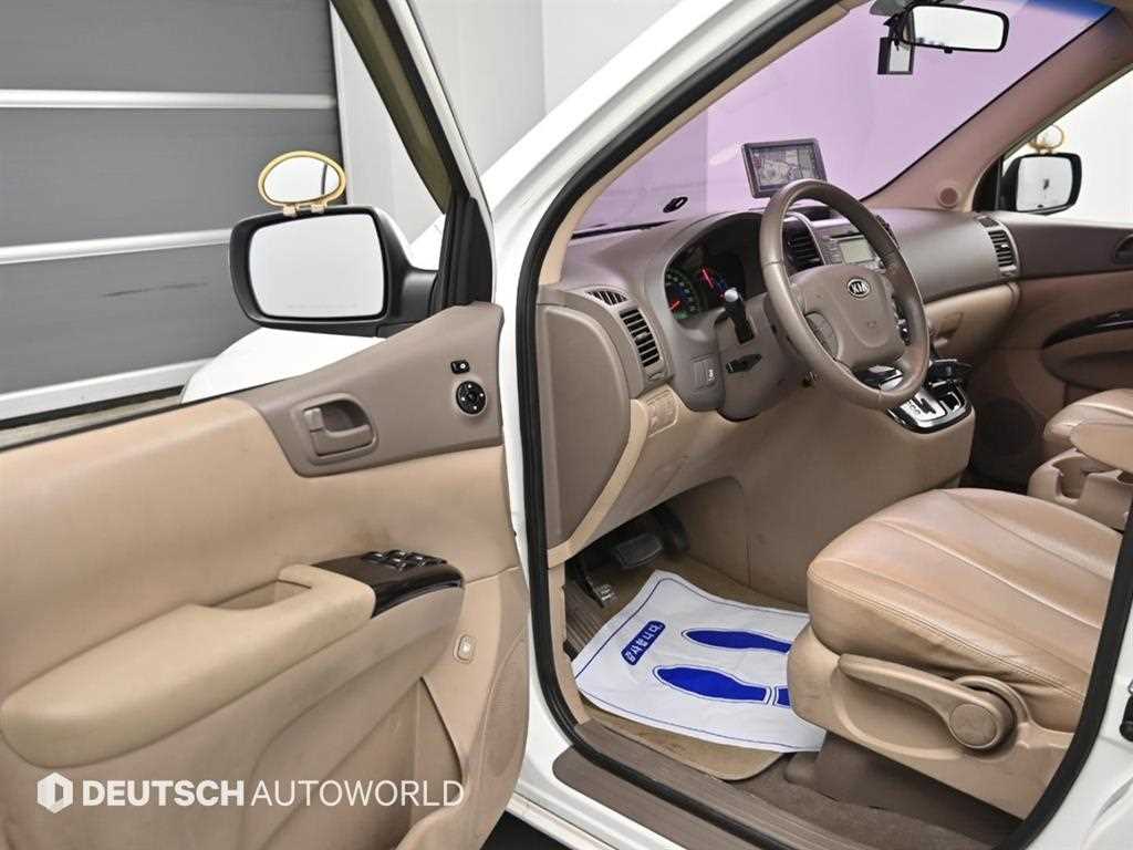 KIA Carnival - Vista 11