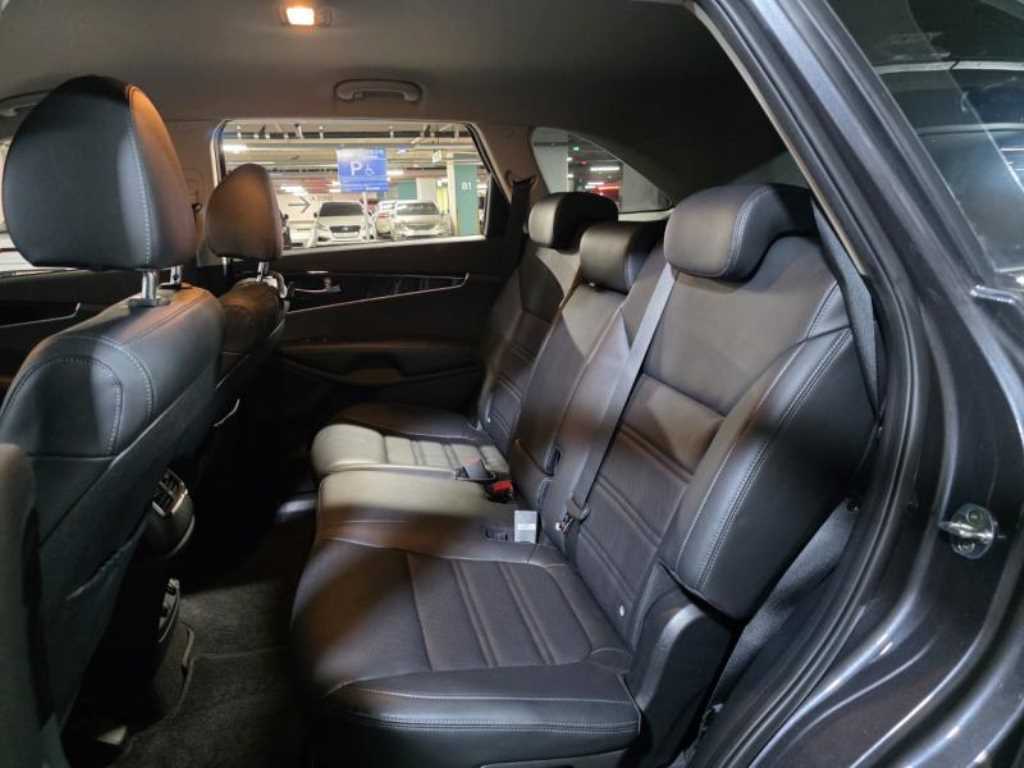 KIA Sorento - Vista 8