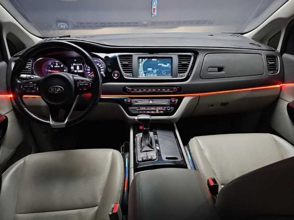 KIA Carnival - Vista 5