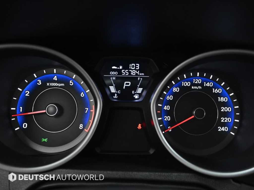 HYUNDAI Avante - Vista 8