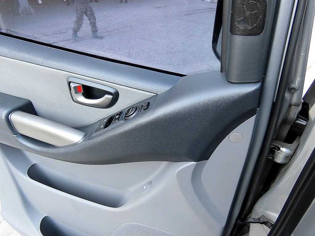 HYUNDAI Starex - Vista 12