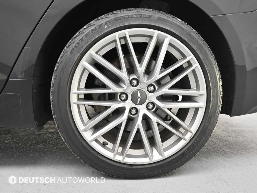 Genesis G70 - Vista 6