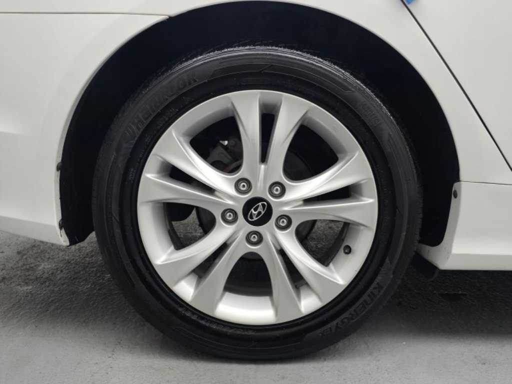 HYUNDAI Sonata - Vista 5