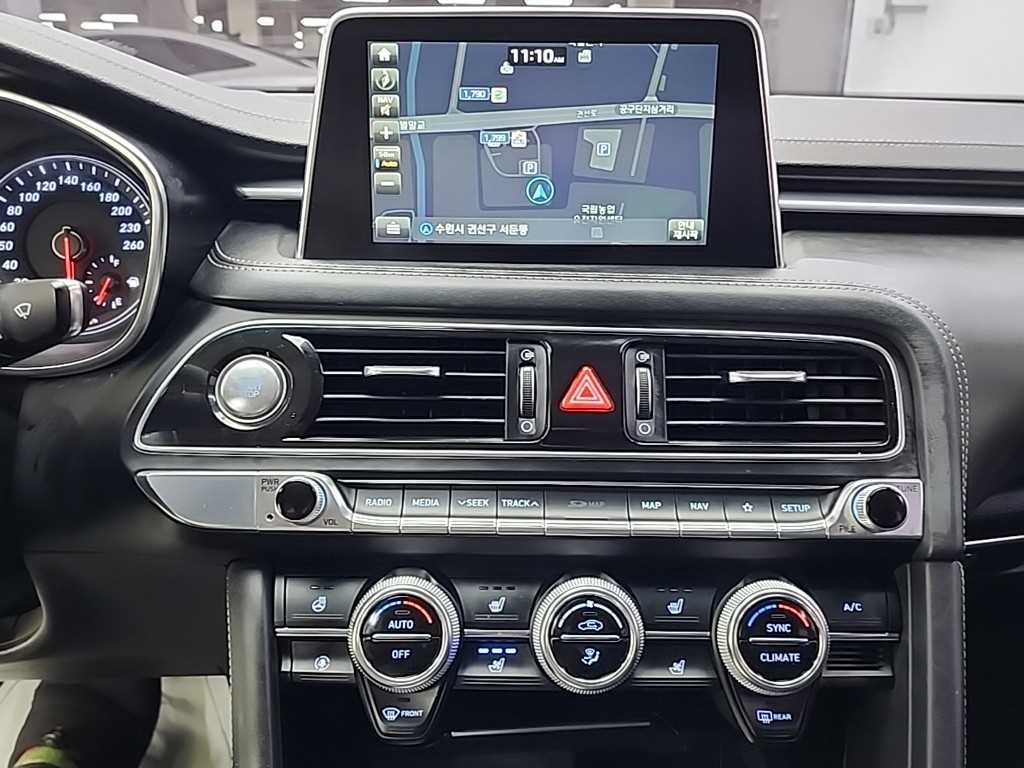 Genesis G70 - Vista 10