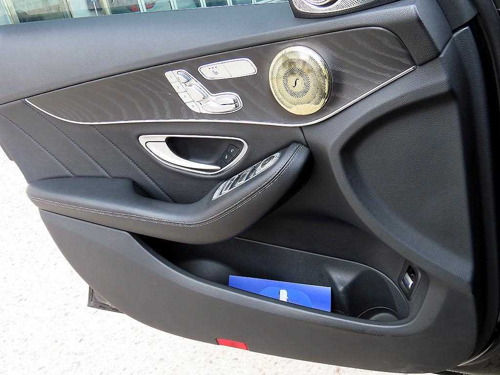 Mercedes Benz C Class - Vista 12