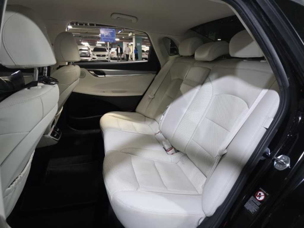 HYUNDAI Grandeur - Vista 9