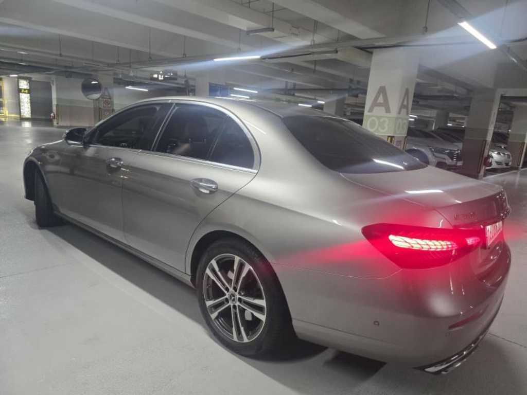 Mercedes Benz E class - Vista 5