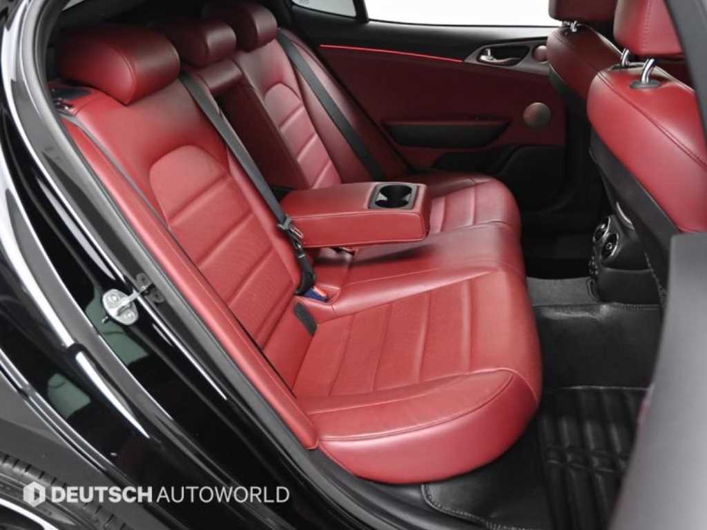 KIA Stinger - Vista 12