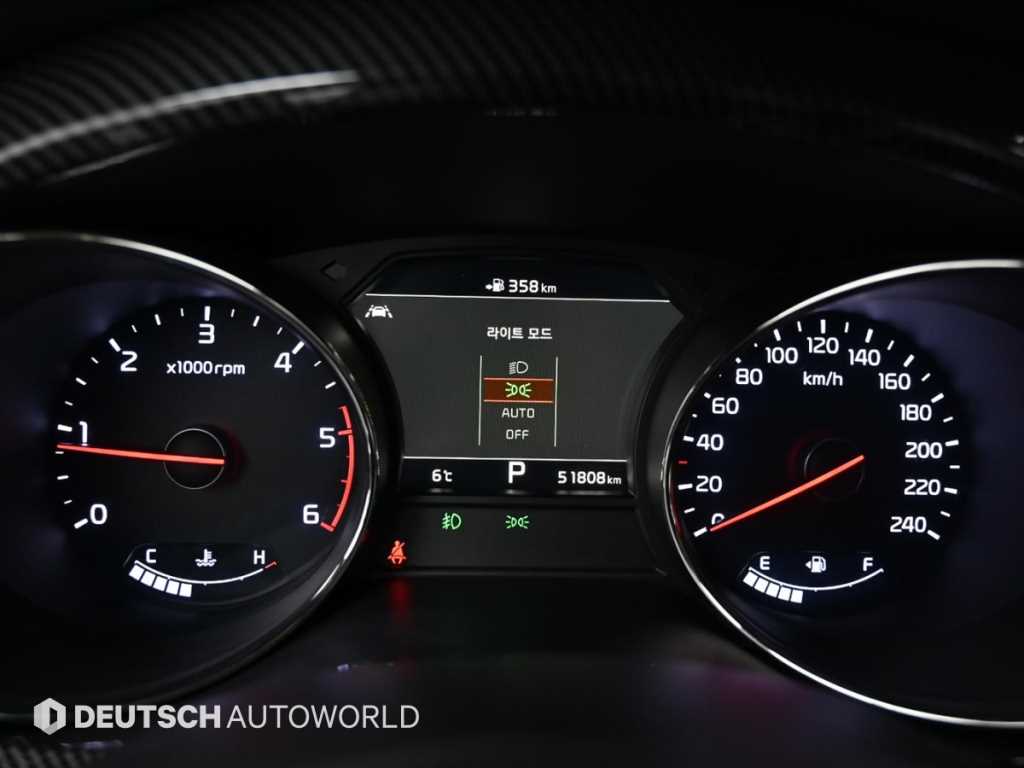 KIA Carnival - Vista 8