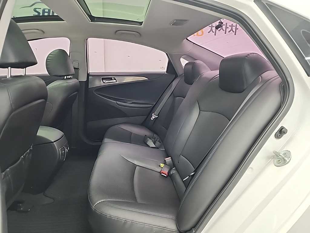 HYUNDAI Sonata - Vista 12