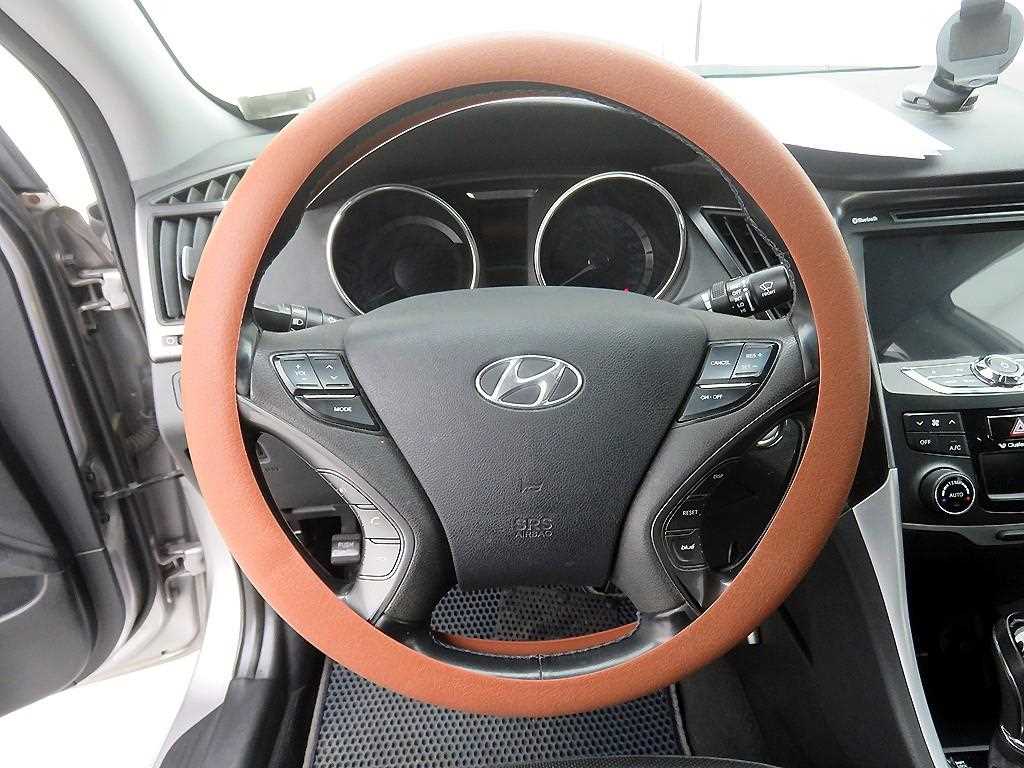 HYUNDAI Sonata - Vista 11