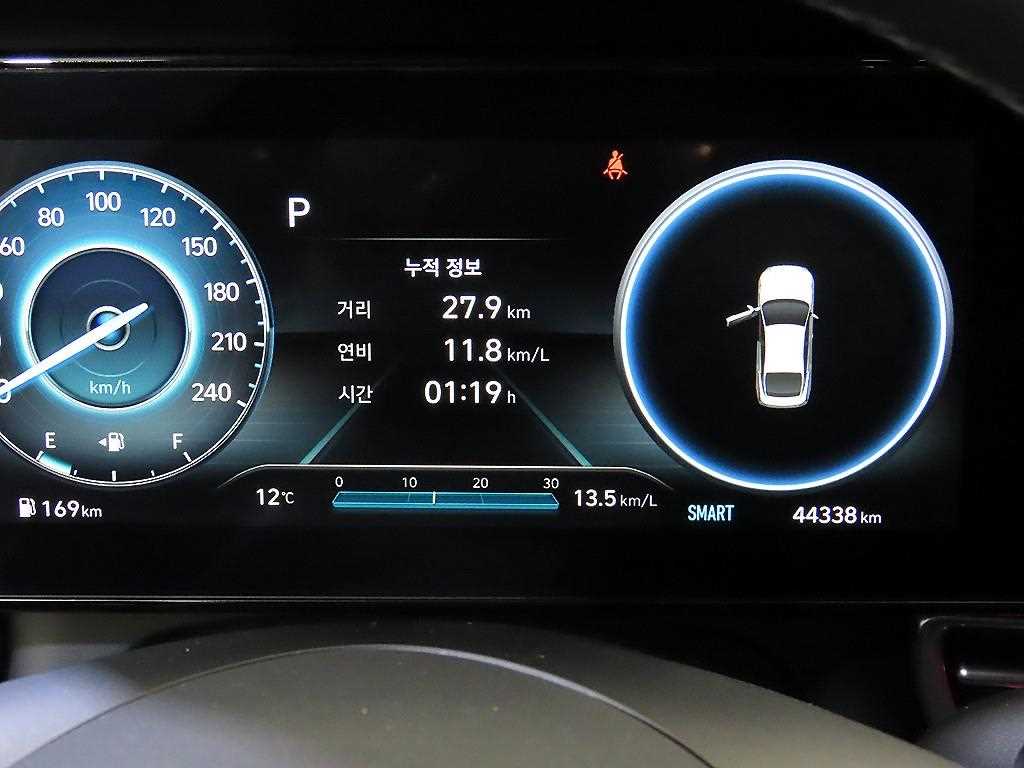 HYUNDAI Avante - Vista 9