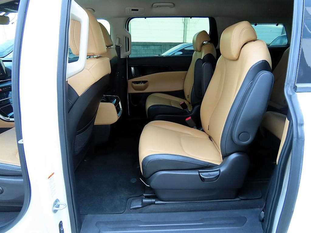 KIA Carnival - Vista 6