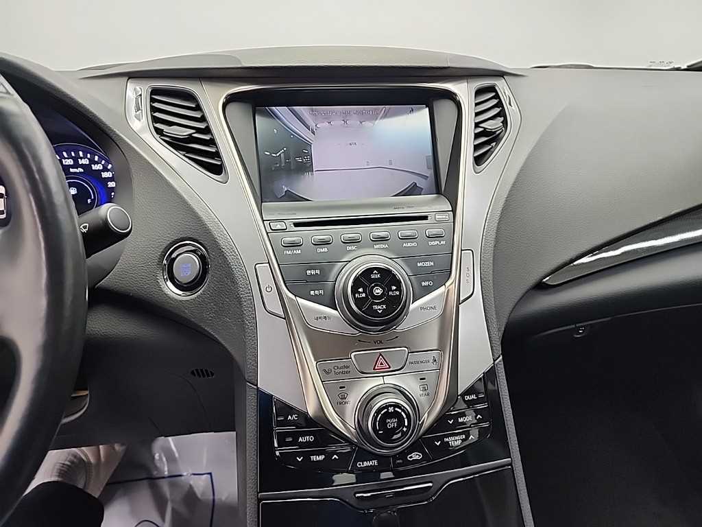 HYUNDAI Grandeur - Vista 10