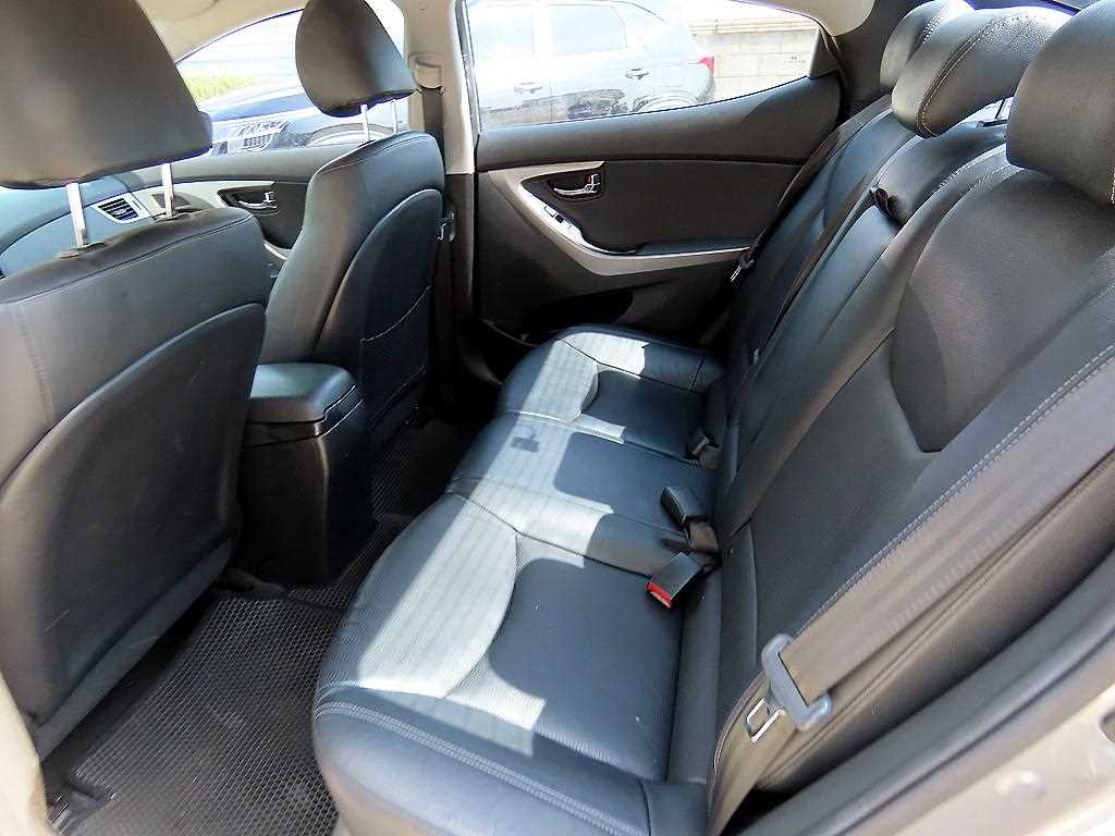 HYUNDAI Avante - Vista 6