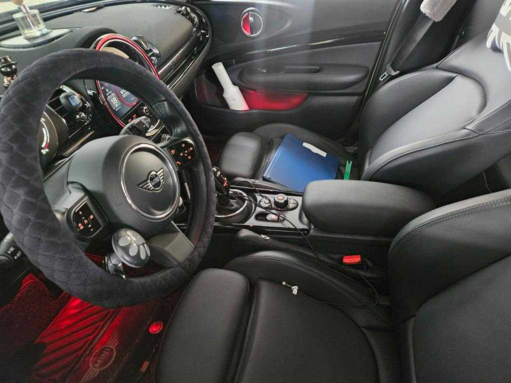 Mini Clubman - Vista 8