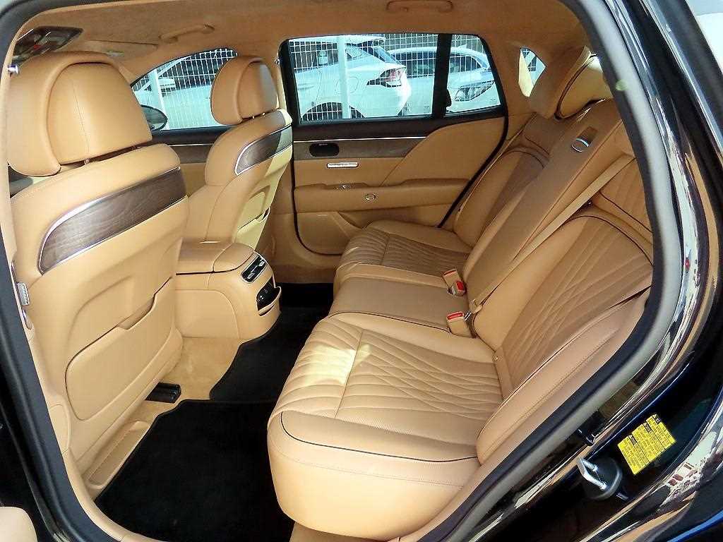 Genesis G90 - Vista 6