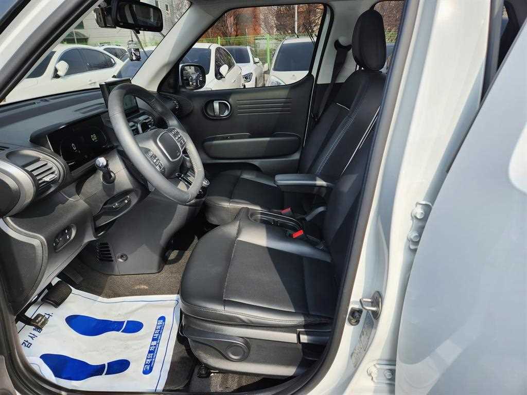 HYUNDAI Casper - Vista 6