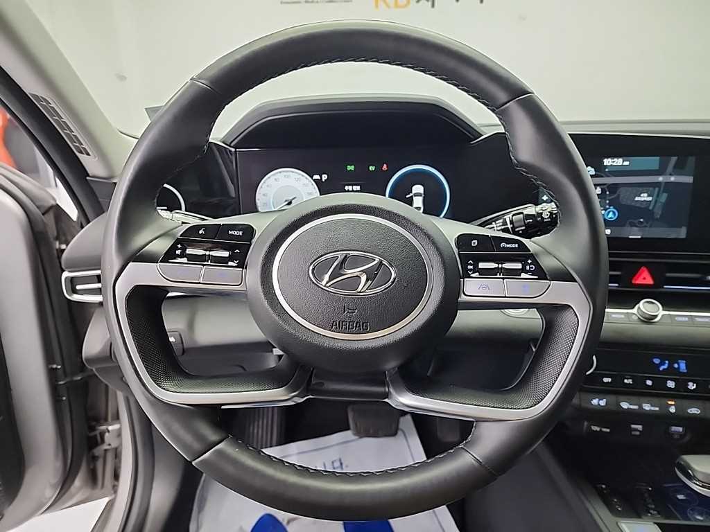 HYUNDAI Avante - Vista 10