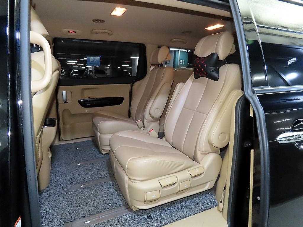 KIA Carnival - Vista 7