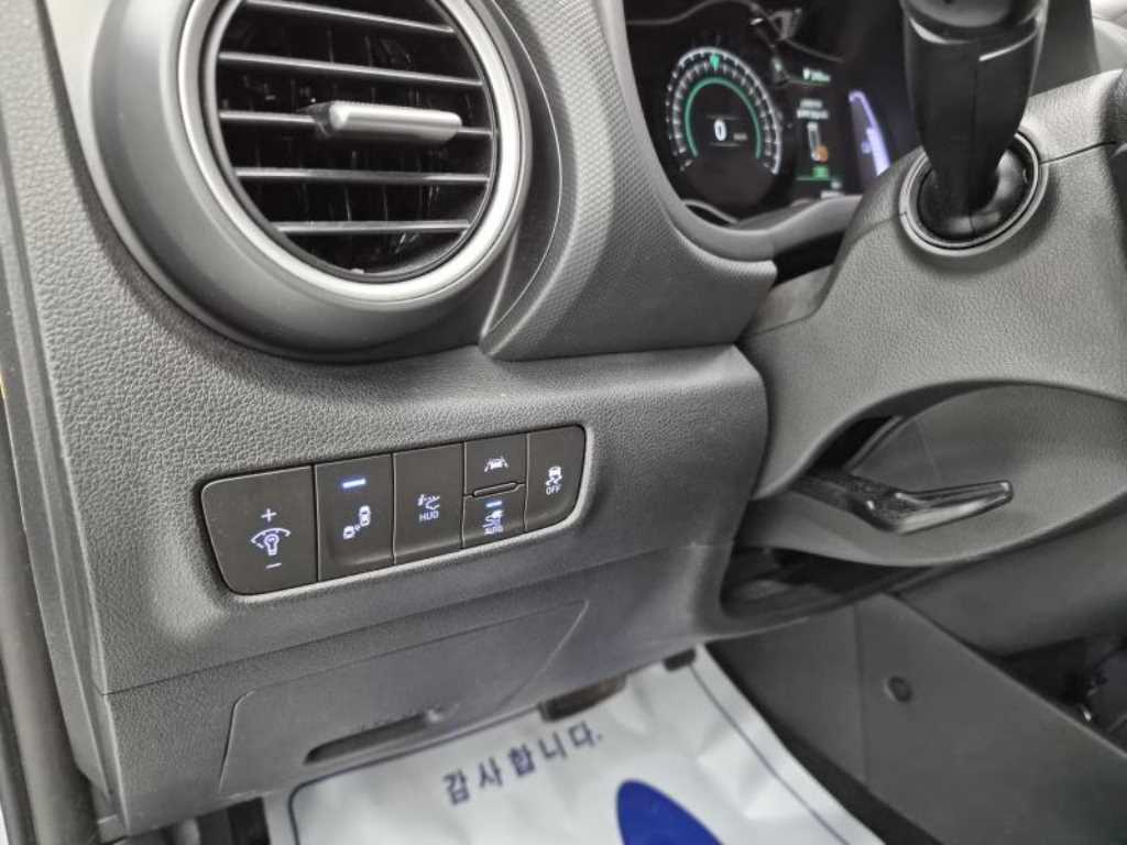 HYUNDAI Kona - Vista 9