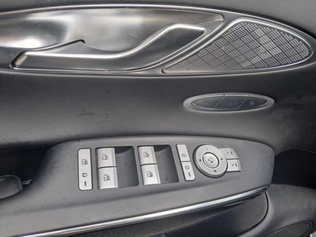 Genesis GV70 - Vista 8